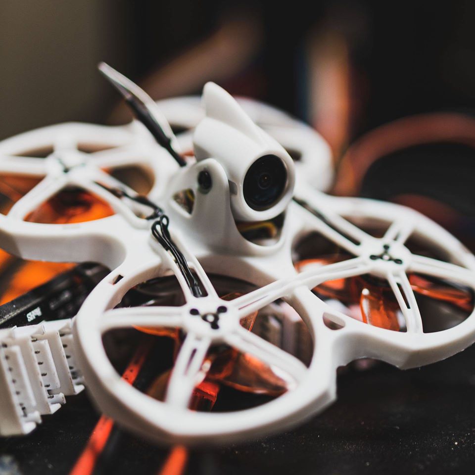 طقم الطائرة بدون طيار للسباق م - مراجعة Drone Racing Charger وسعره